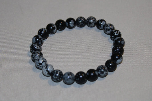 Snowflake Obsidian: Healing Gem for Capricorn & Scorpio. Grounding energy, protective properties. Promotes emotional balance, stability. Enhances Capricorn's practicality, Scorpio's intuition. Ideal for negative energy removal, self-discovery.